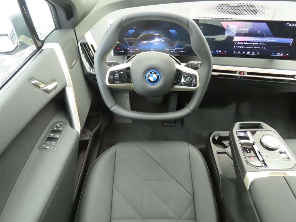 2025 BMW iX xDrive50 10