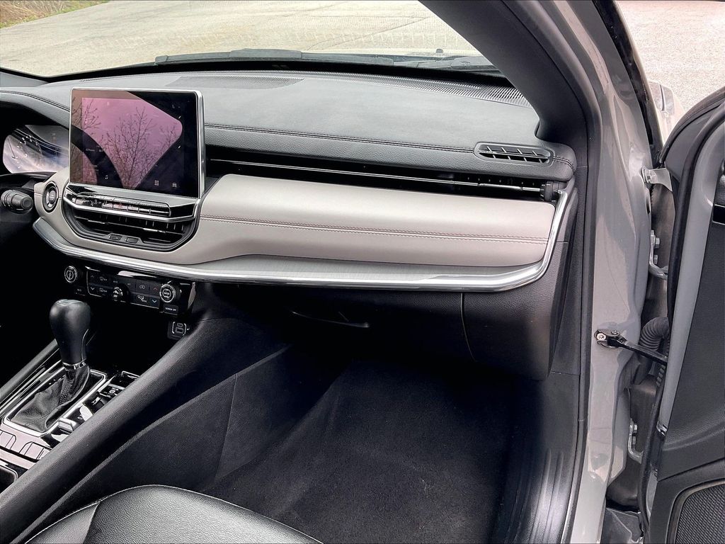 2024 Jeep Compass — photo 12