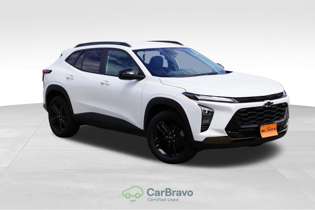 Summit White 2025 Chevrolet Trax SUV / Crossover Front-Wheel Drive 6-Speed Automatic