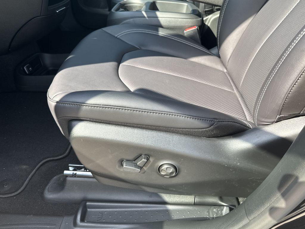 2026 Chrysler Voyager LX - 11