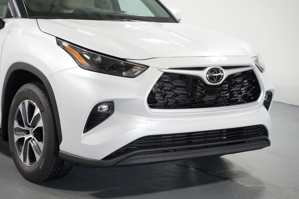 Thumbnail: 2025 Toyota Highlander - 4