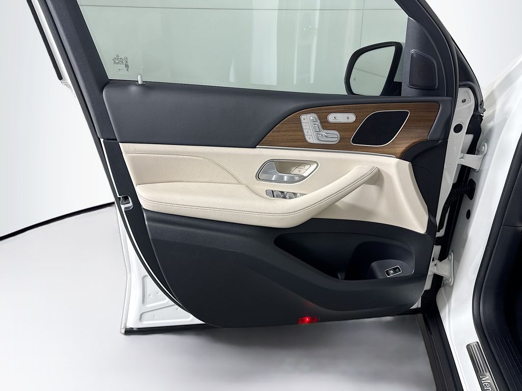 Thumbnail: 2025 Mercedes-Benz GLE - 25