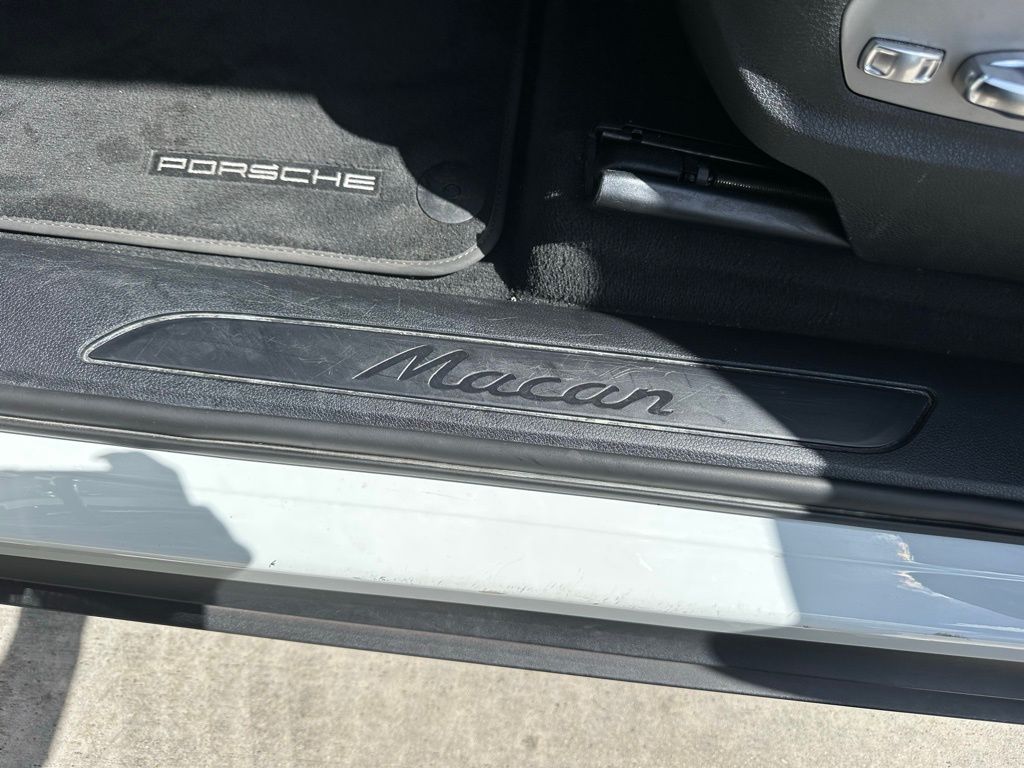 Thumbnail: 2023 Porsche Macan - 22
