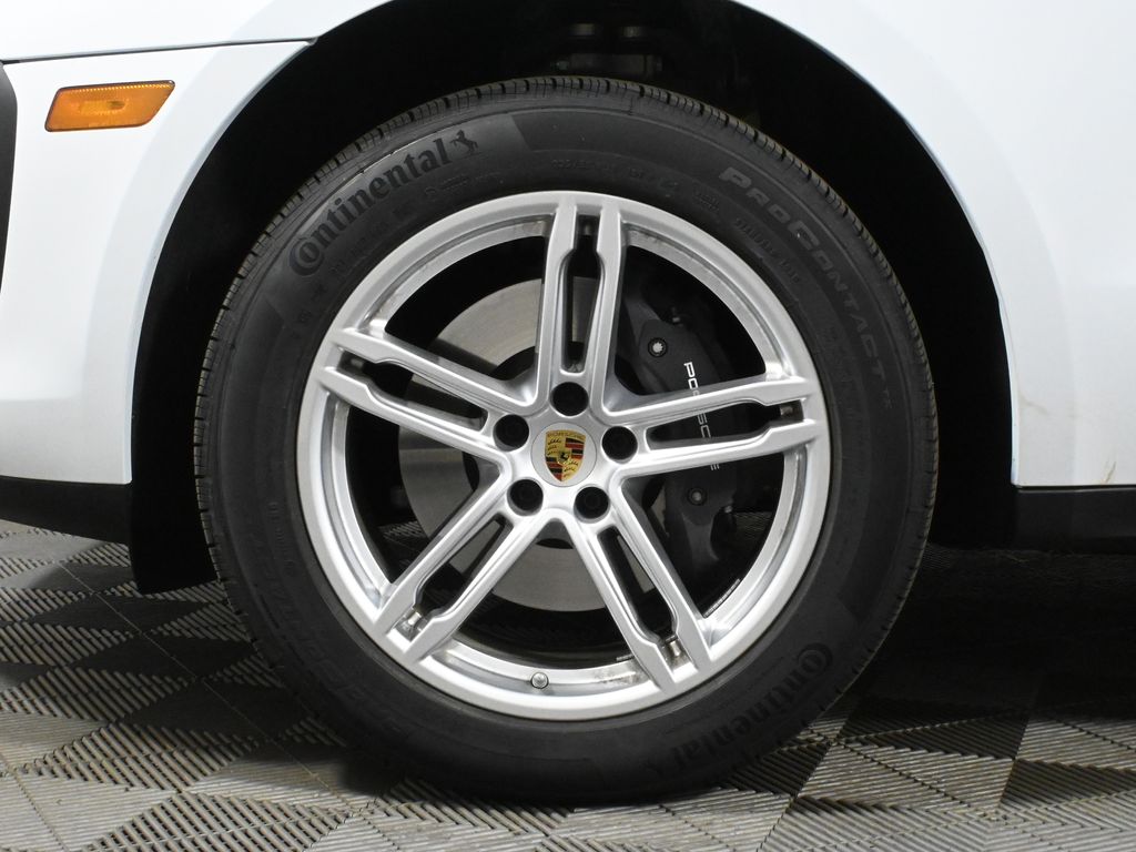 2025 Porsche Macan  12