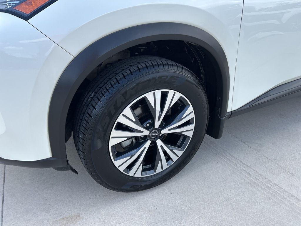 2023 Pearl White Tricoat Nissan Rogue SV FWD SUV