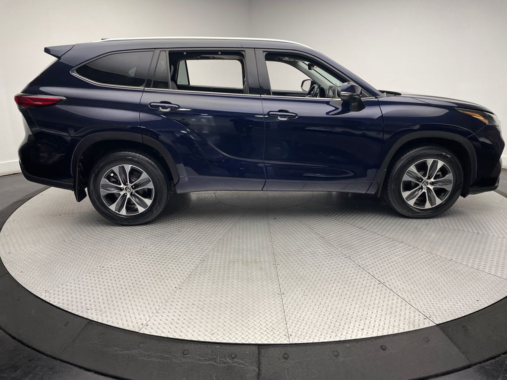 2021 Toyota Highlander XLE 4