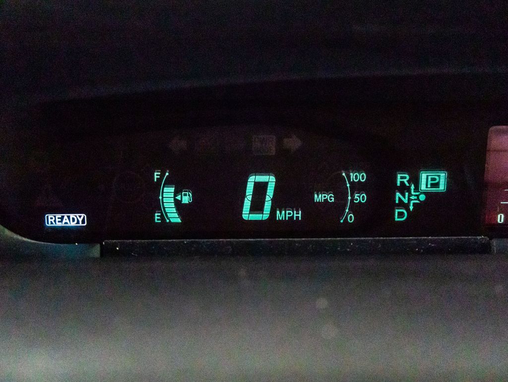 Used 2015 White Toyota Two image 39