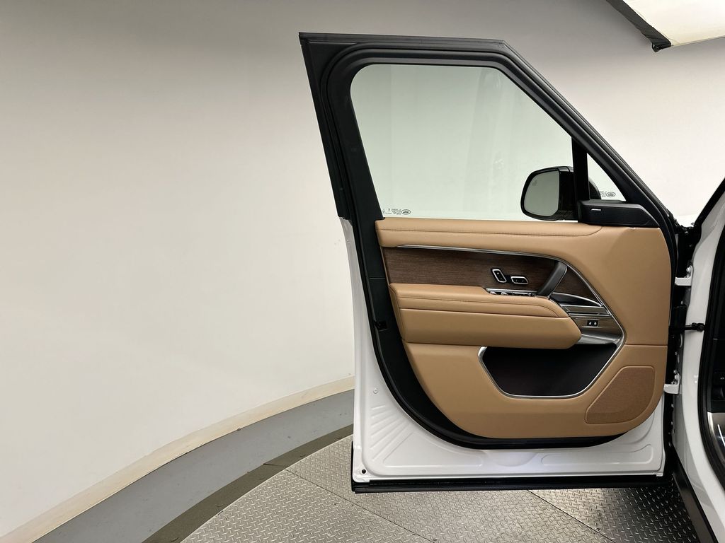 Thumbnail: 2025 Land Rover Range Rover - 7