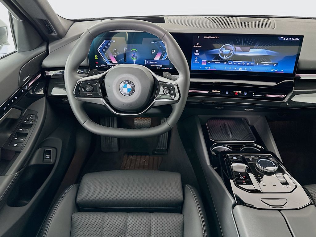 Thumbnail: 2025 BMW 5 Series - 23