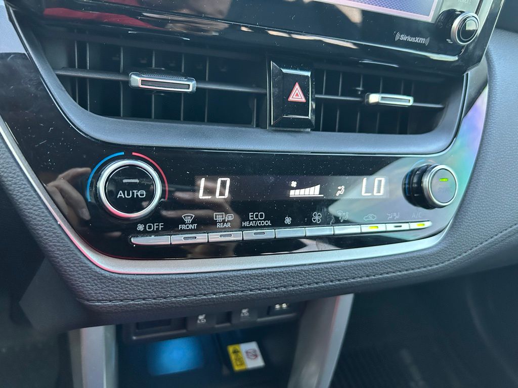 2022 Toyota Corolla Cross XLE 26