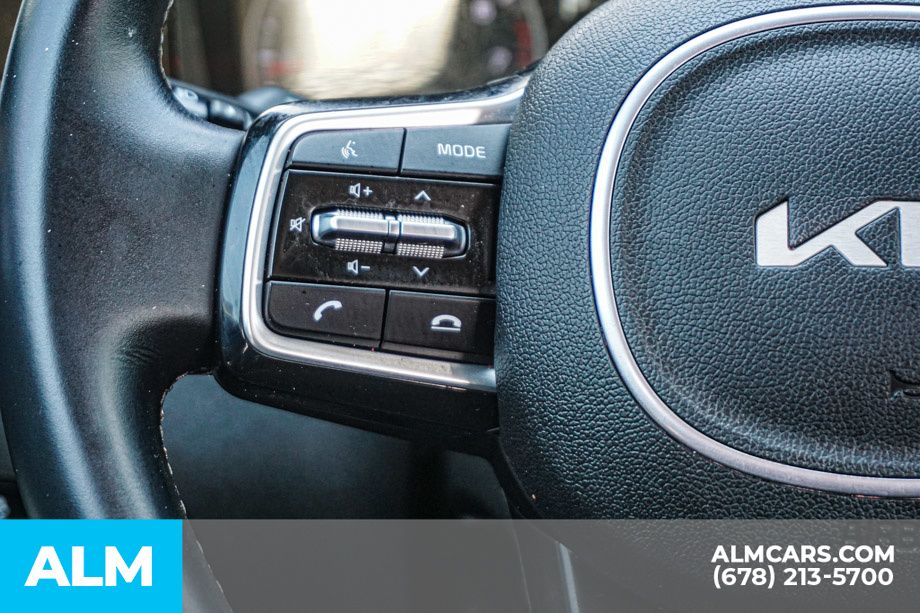 Used 2022 White Kia SX image 31