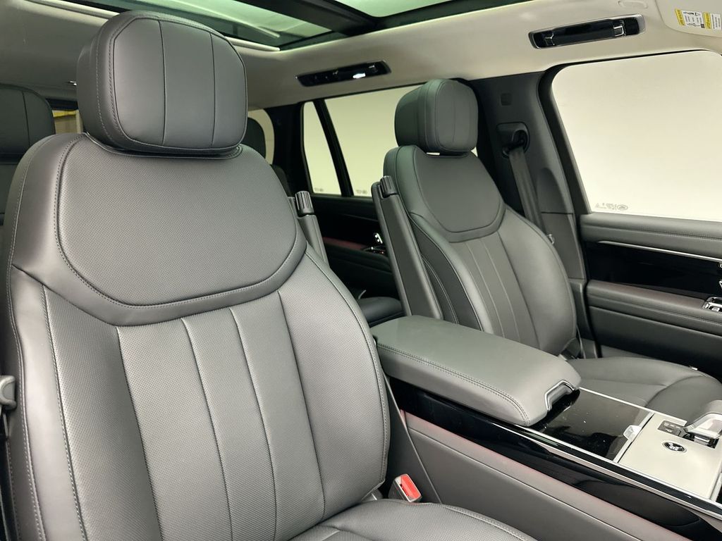 Thumbnail: 2025 Land Rover Range Rover - 6