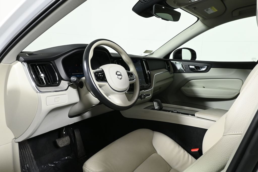 Thumbnail: 2023 Volvo XC60 - 16