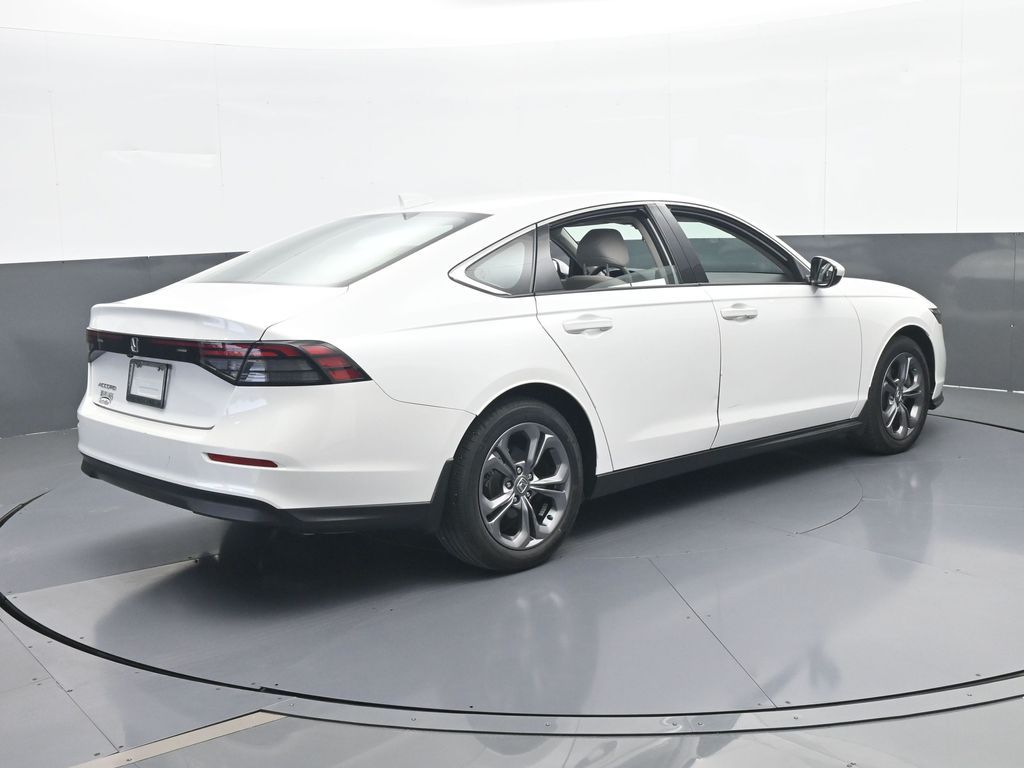 Used 2023 White Honda EX image 6