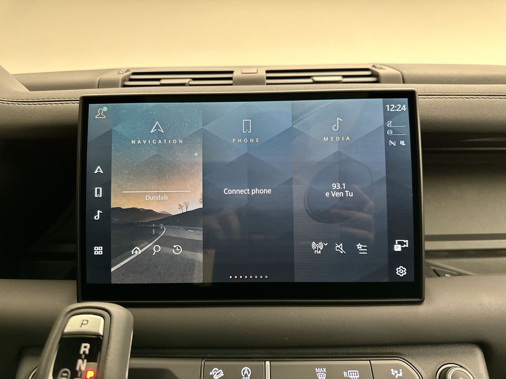 2025 Land Rover Defender 110 13