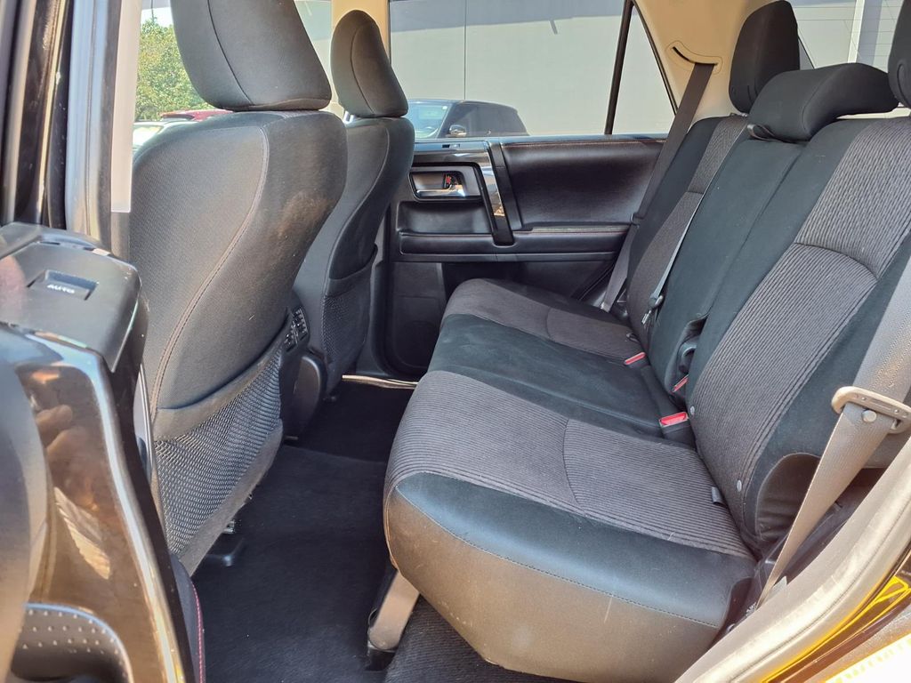 2019 Toyota 4Runner TRD Off-Road - 10