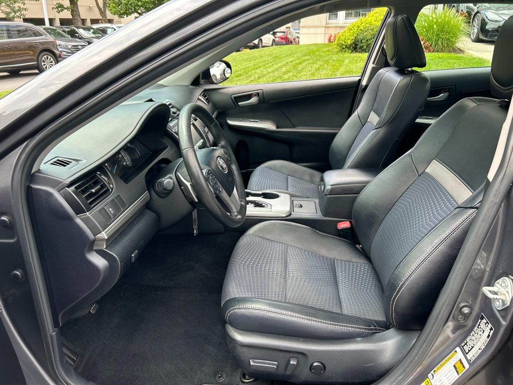 Thumbnail: 2012 Toyota Camry - 15