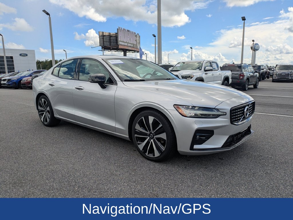2022 Volvo S60 B5 Momentum