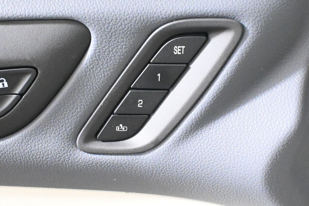 Thumbnail: 2023 GMC Acadia - 28