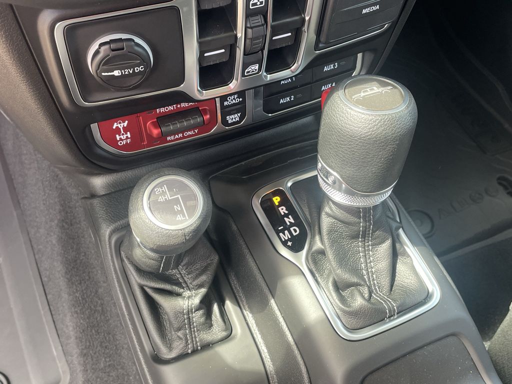 2025 Jeep Gladiator Rubicon White at Legacy Ford