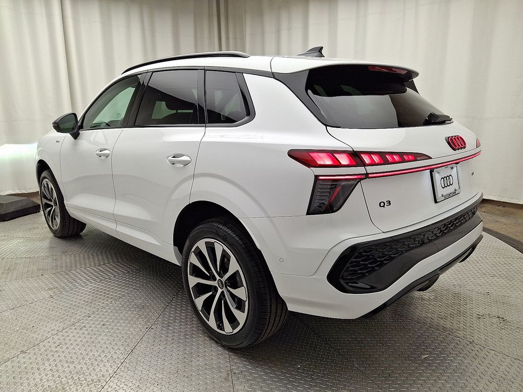 Thumbnail: 2026 Audi Q3 - 4
