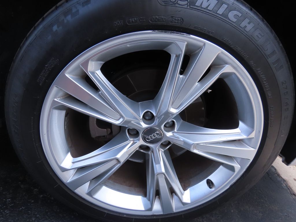 Thumbnail: 2019 Audi Q8 - 16