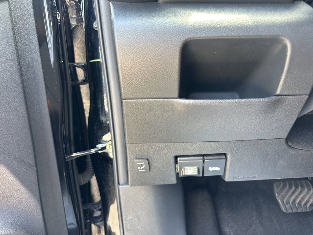 2023 Super Black Nissan Kicks SR FWD SUV