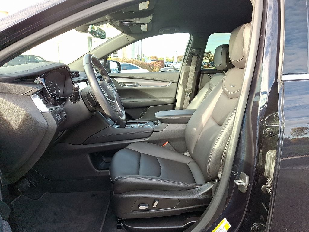 Thumbnail: 2022 Cadillac XT5 - 14
