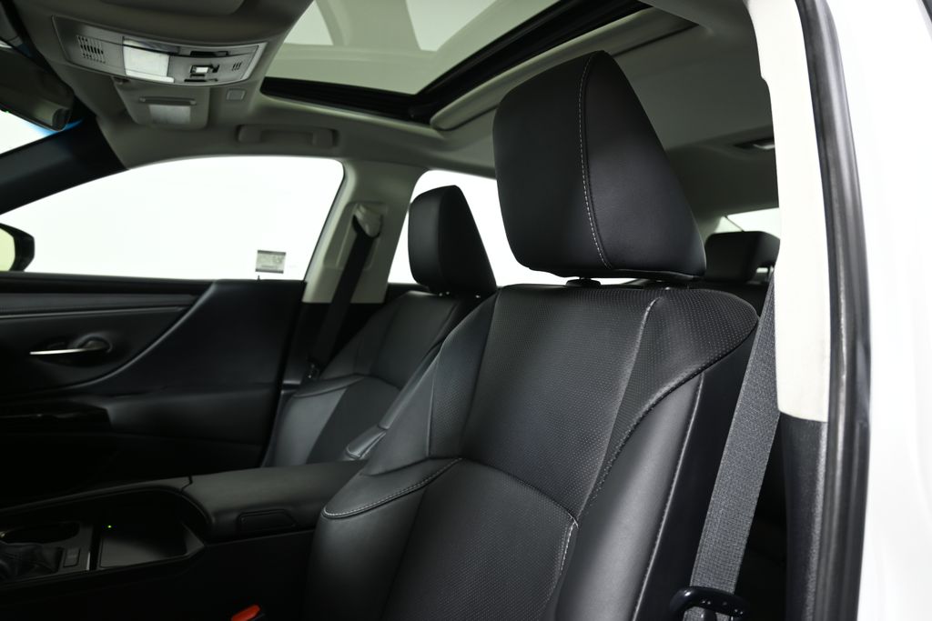 Thumbnail: 2023 Lexus ES - 16