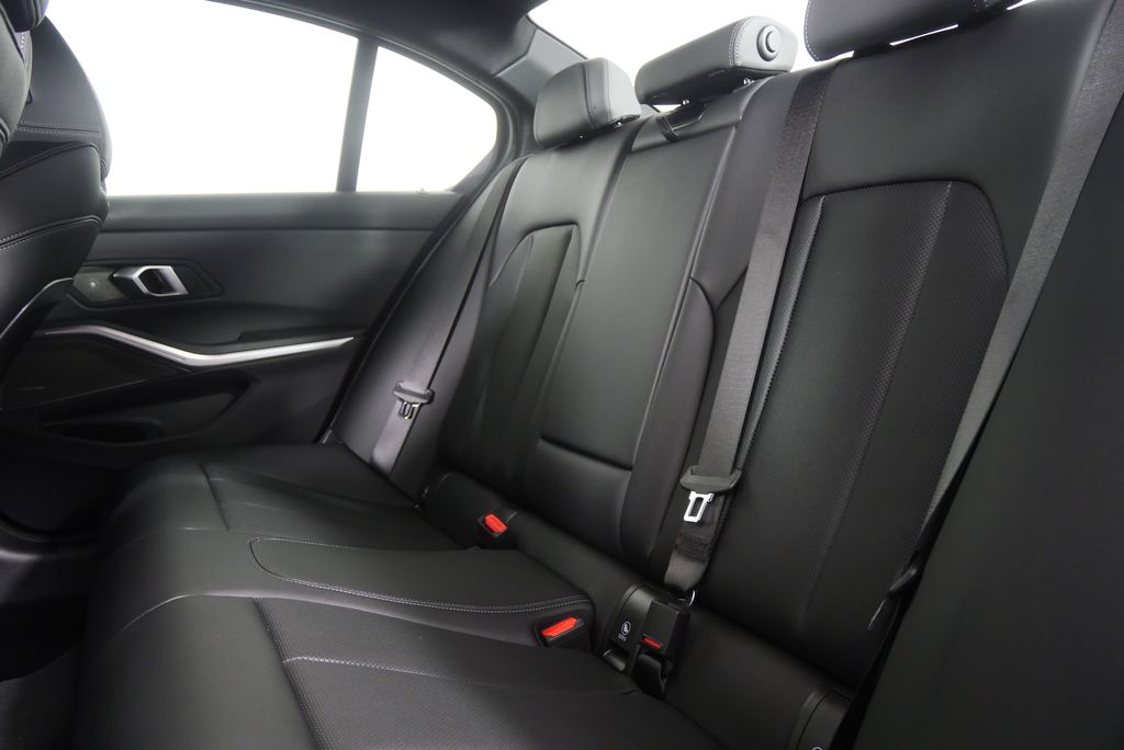 Thumbnail: 2026 BMW 3 Series - 16