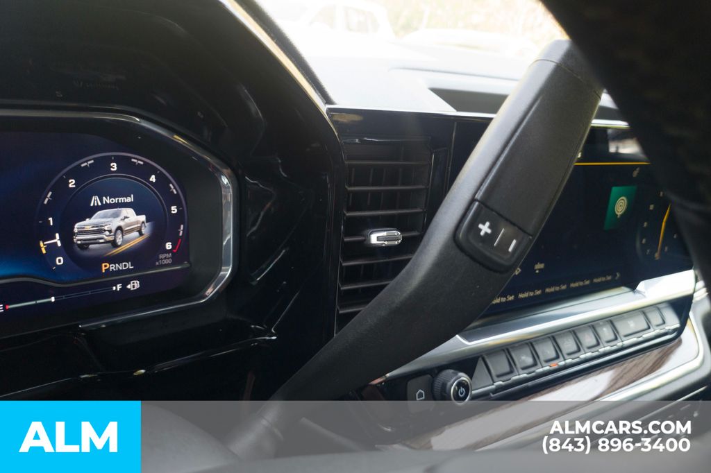 Used 2025 Summit White Chevrolet LT image 33
