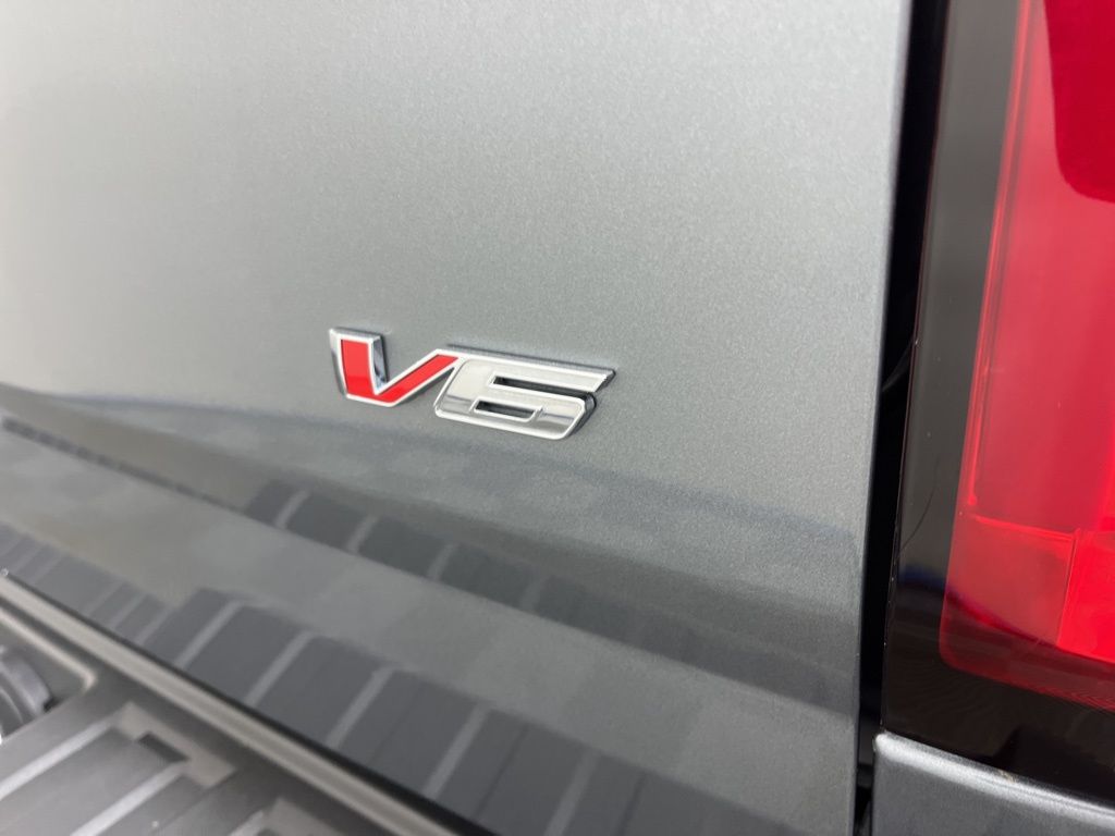 Thumbnail: 2022 Chevrolet Colorado - 11