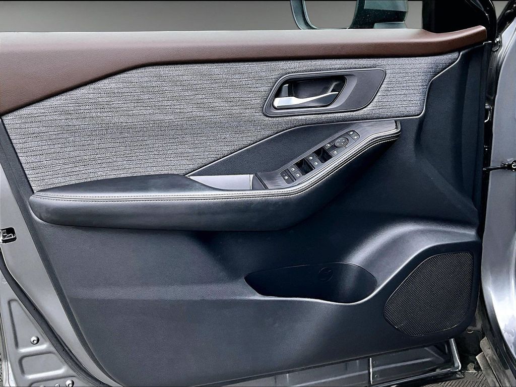 2023 Nissan Rogue — photo 10