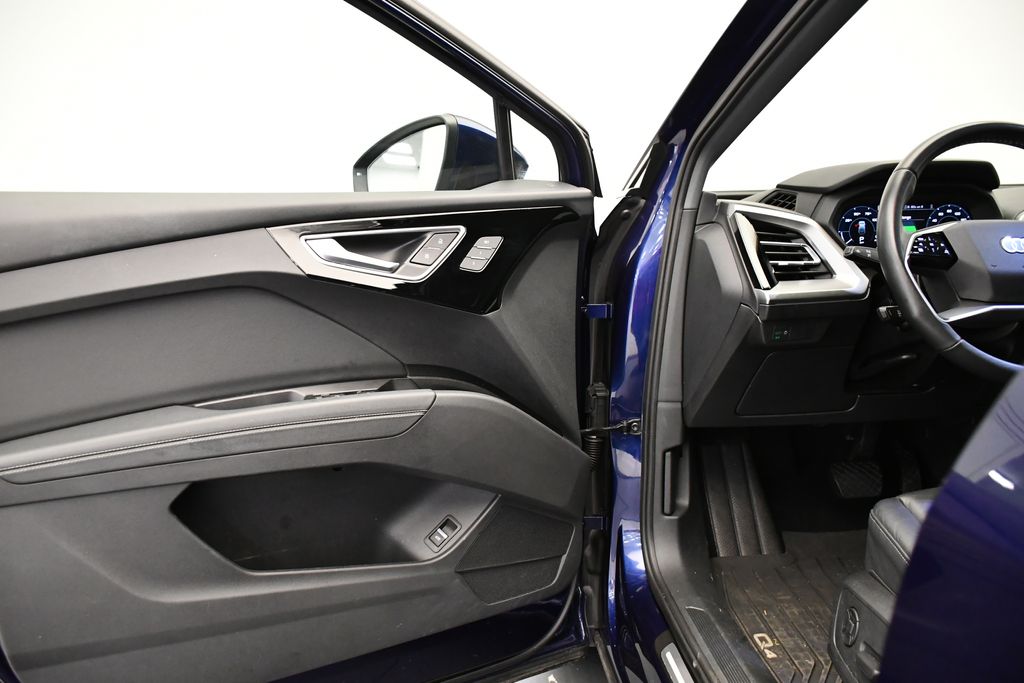Thumbnail: 2022 Audi Q4 e-tron - 32