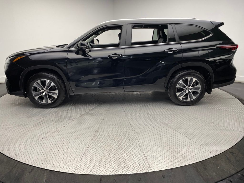 2024 Toyota Highlander XLE 8