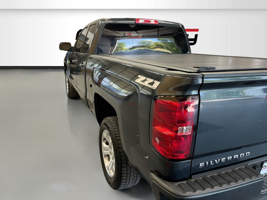 Used 2018 Graphite Metallic Chevrolet LT image 5