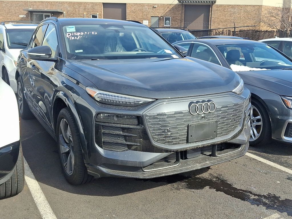 Thumbnail: 2025 Audi Q6 e-tron - 3