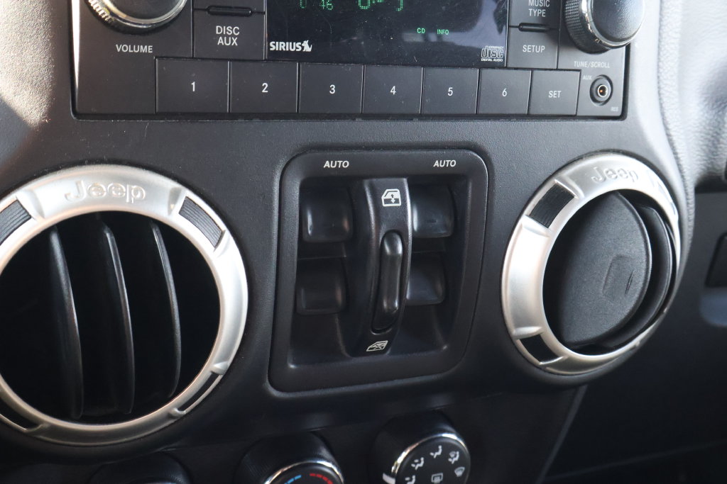 Thumbnail: 2018 Jeep Wrangler - 18