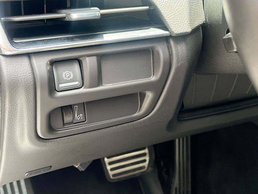 Used 2025 Silver Cadillac V-Series image 10
