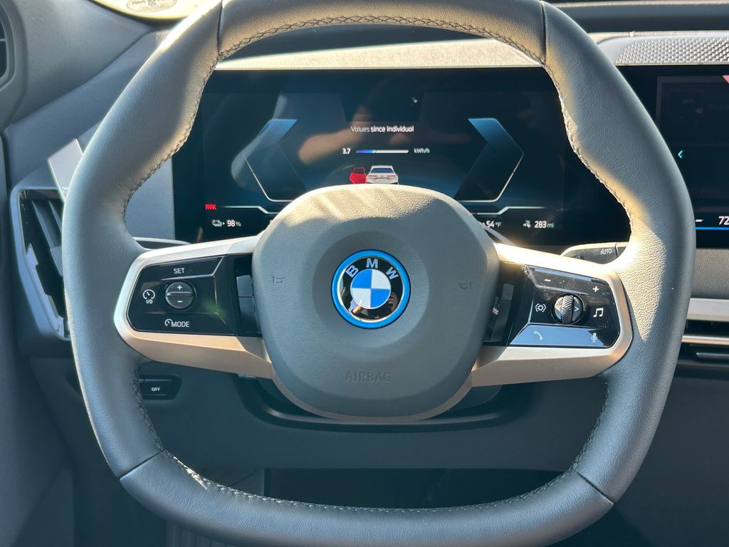 2025 BMW iX xDrive50 18