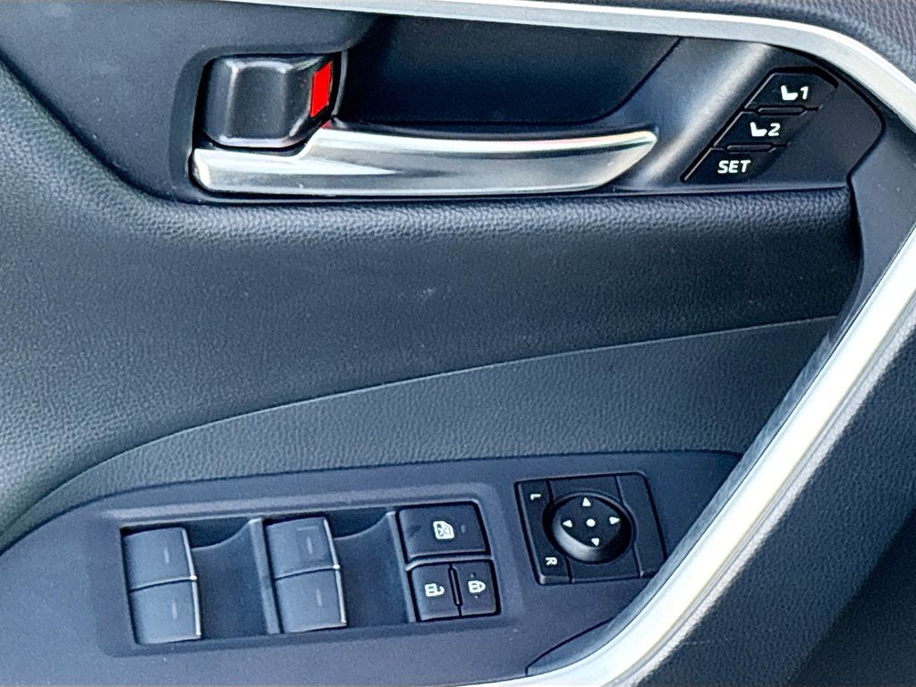 Thumbnail: 2025 Toyota RAV4 - 23