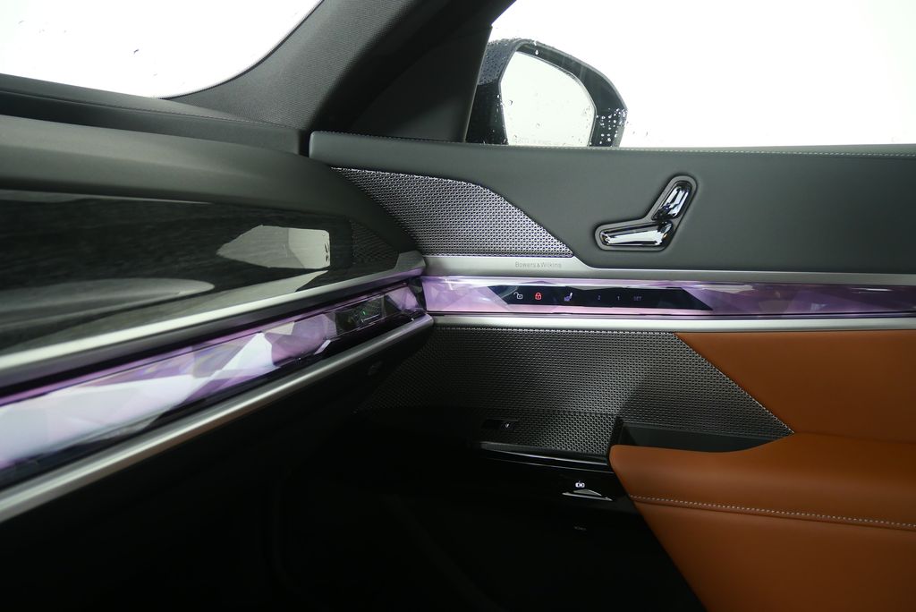 Thumbnail: 2026 BMW 7 Series - 27