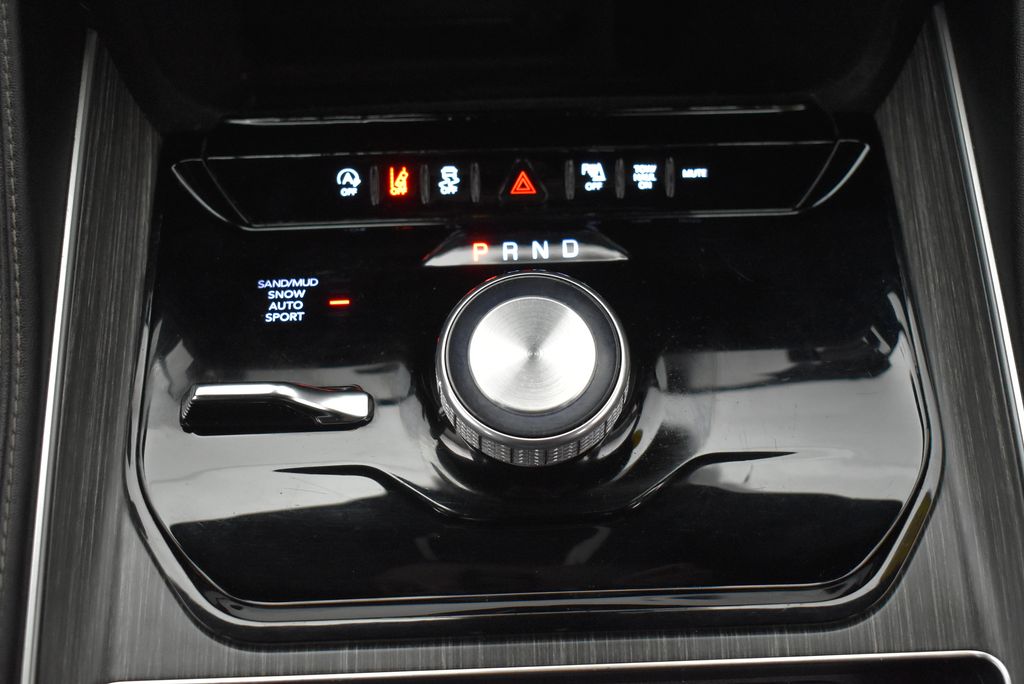 Thumbnail: 2024 Jeep Wagoneer - 30