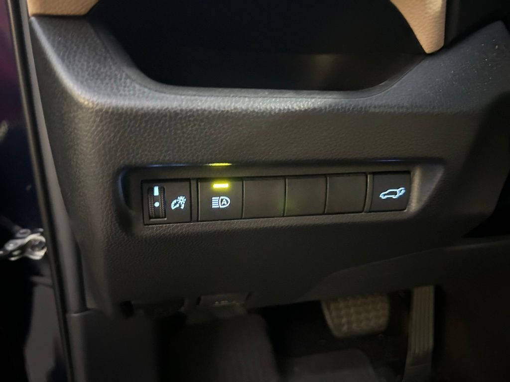 Thumbnail: 2020 Toyota RAV4 - 18