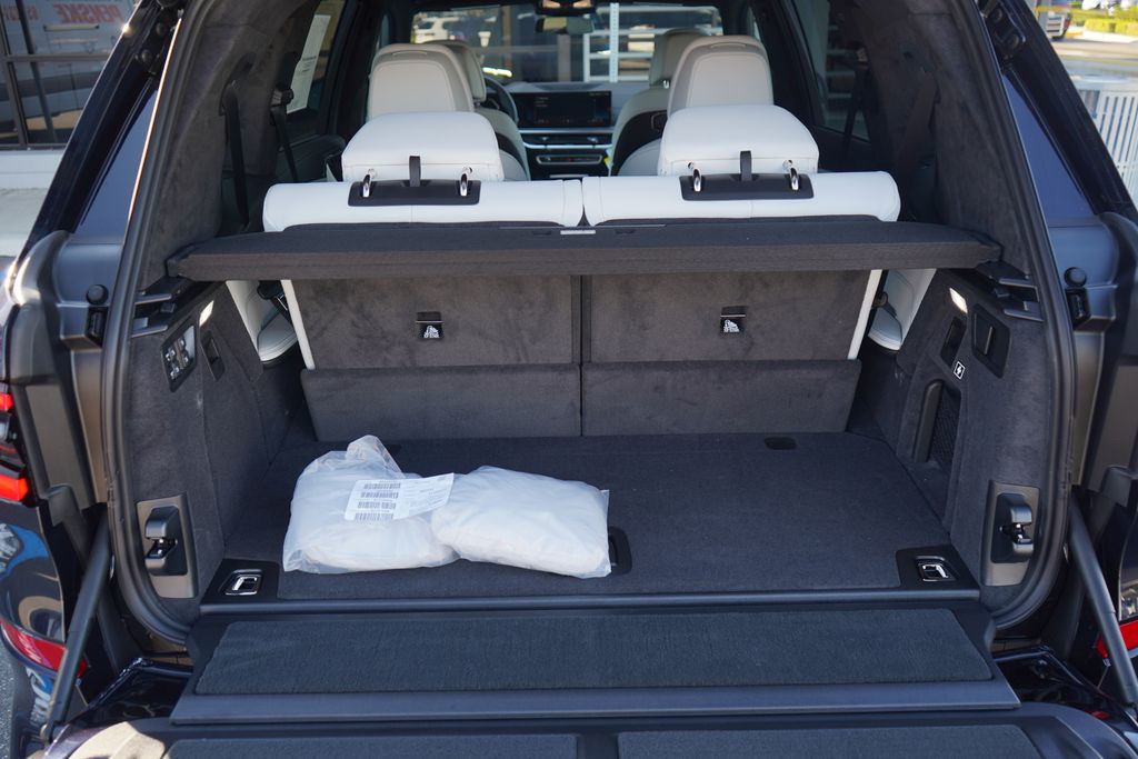 Thumbnail: 2026 BMW X7 - 20