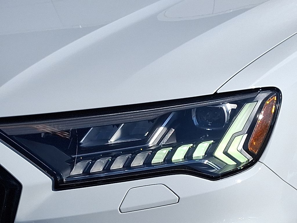 Thumbnail: 2023 Audi SQ7 - 9