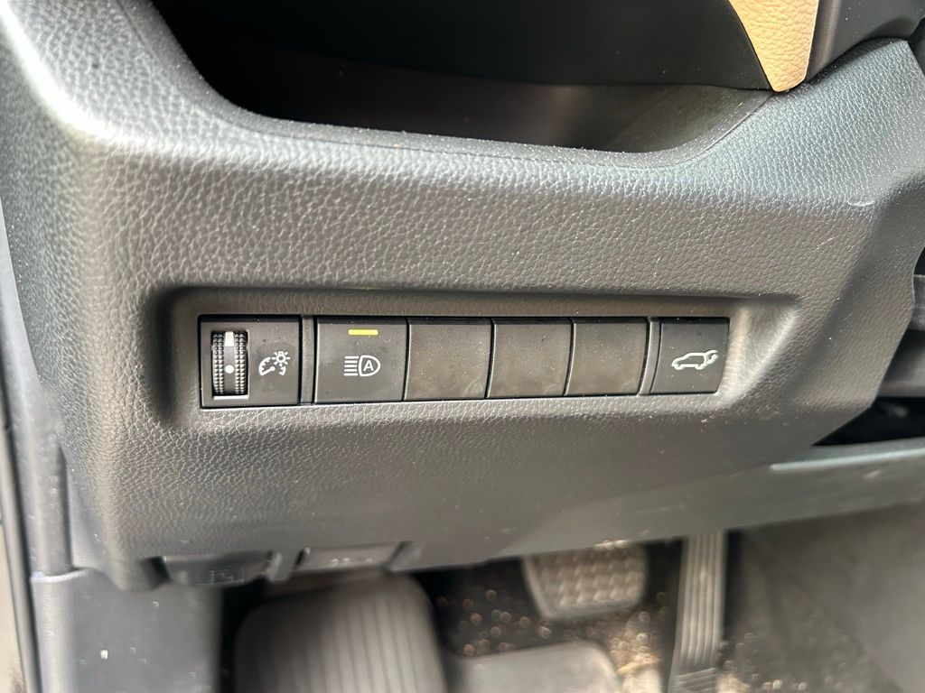 Thumbnail: 2021 Toyota RAV4 - 18