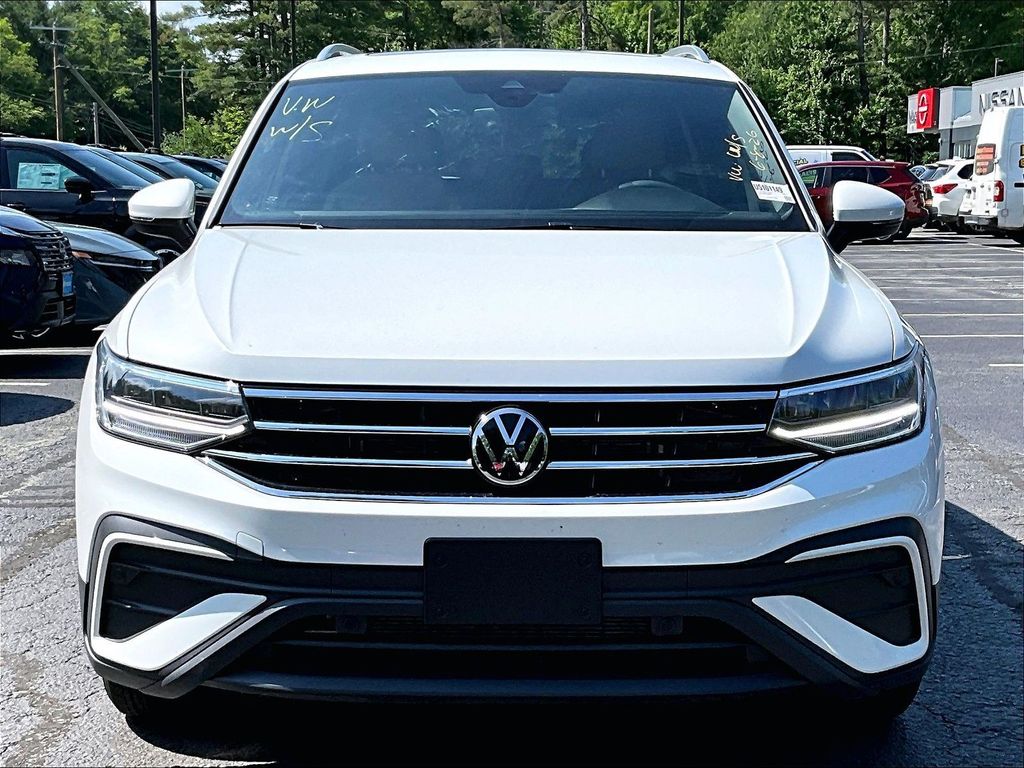 2023 Volkswagen Tiguan — photo 2