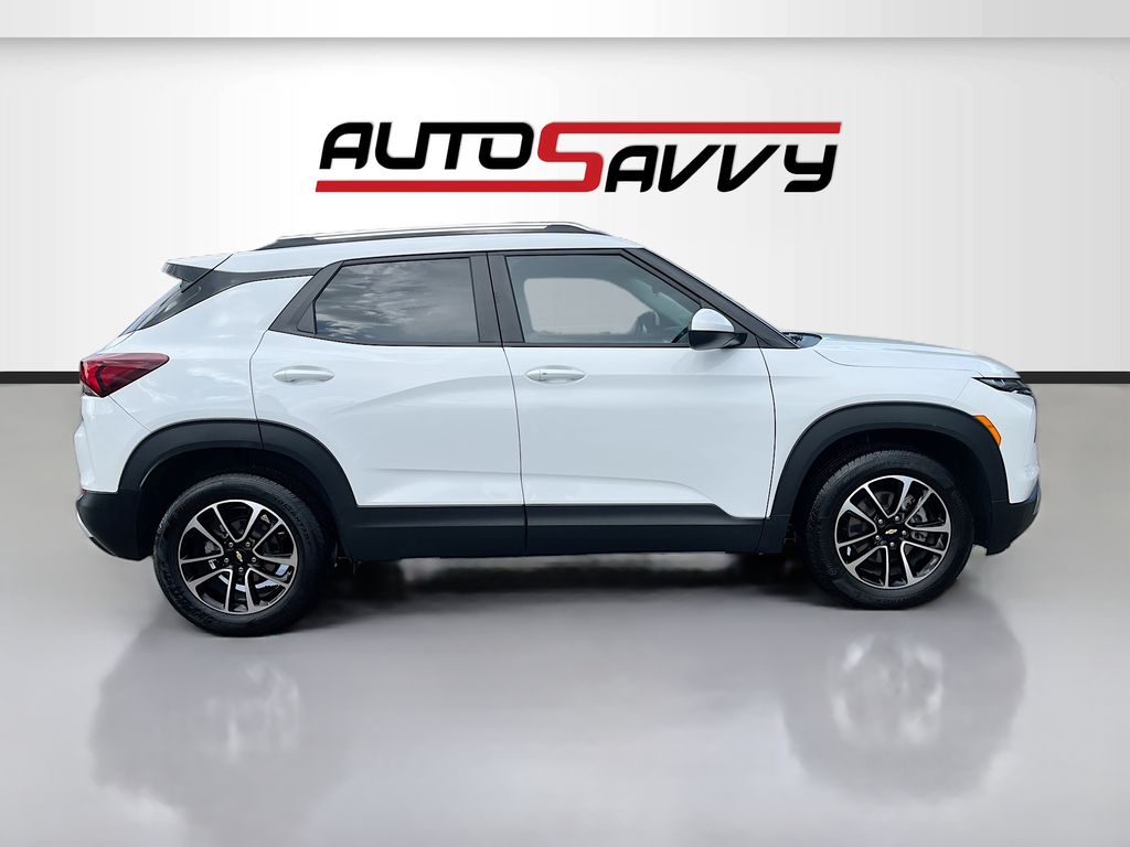 Used 2025 White Chevrolet LT image 8