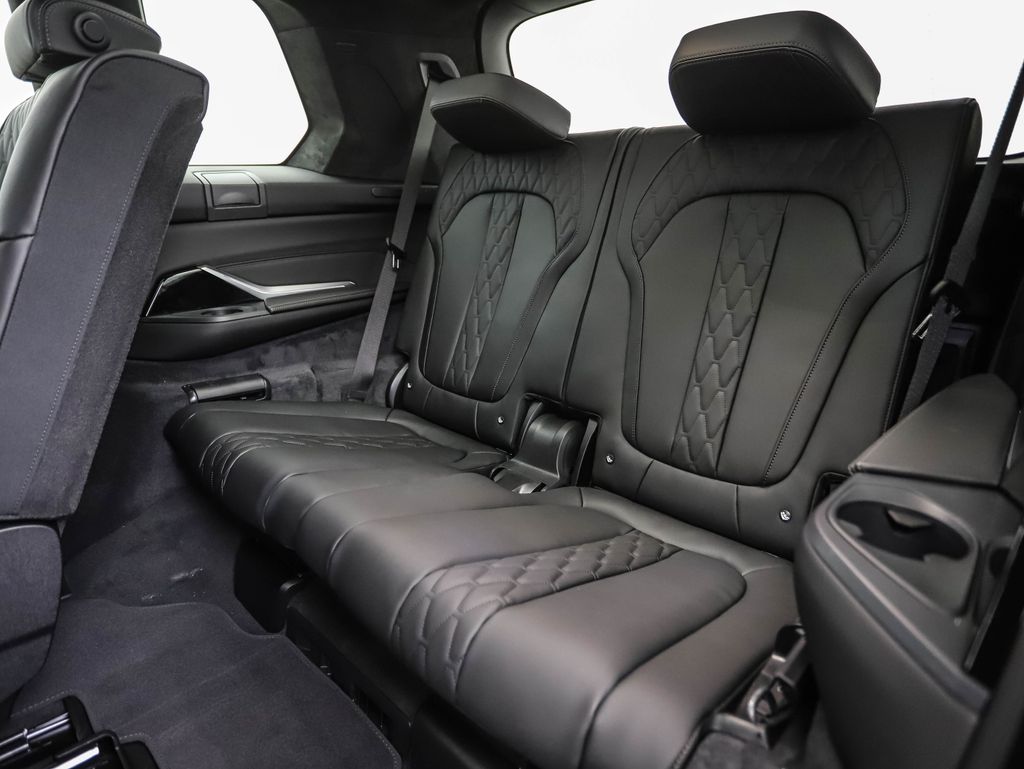 Thumbnail: 2026 BMW X7 - 24